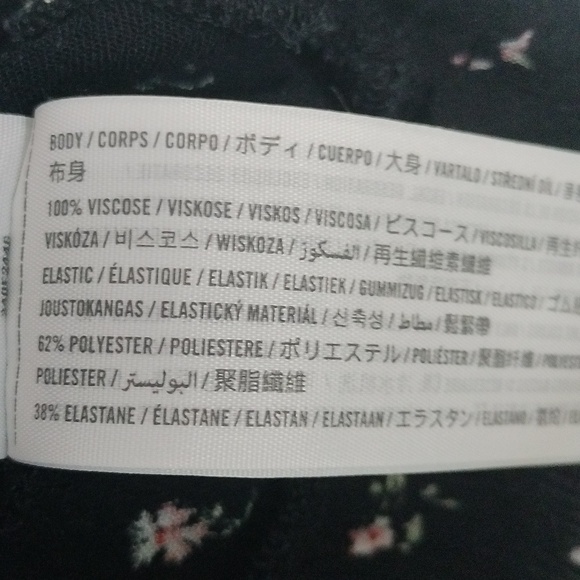 HOLLISTER CA Black Viscose Floral Top XS - Picture 4 of 4